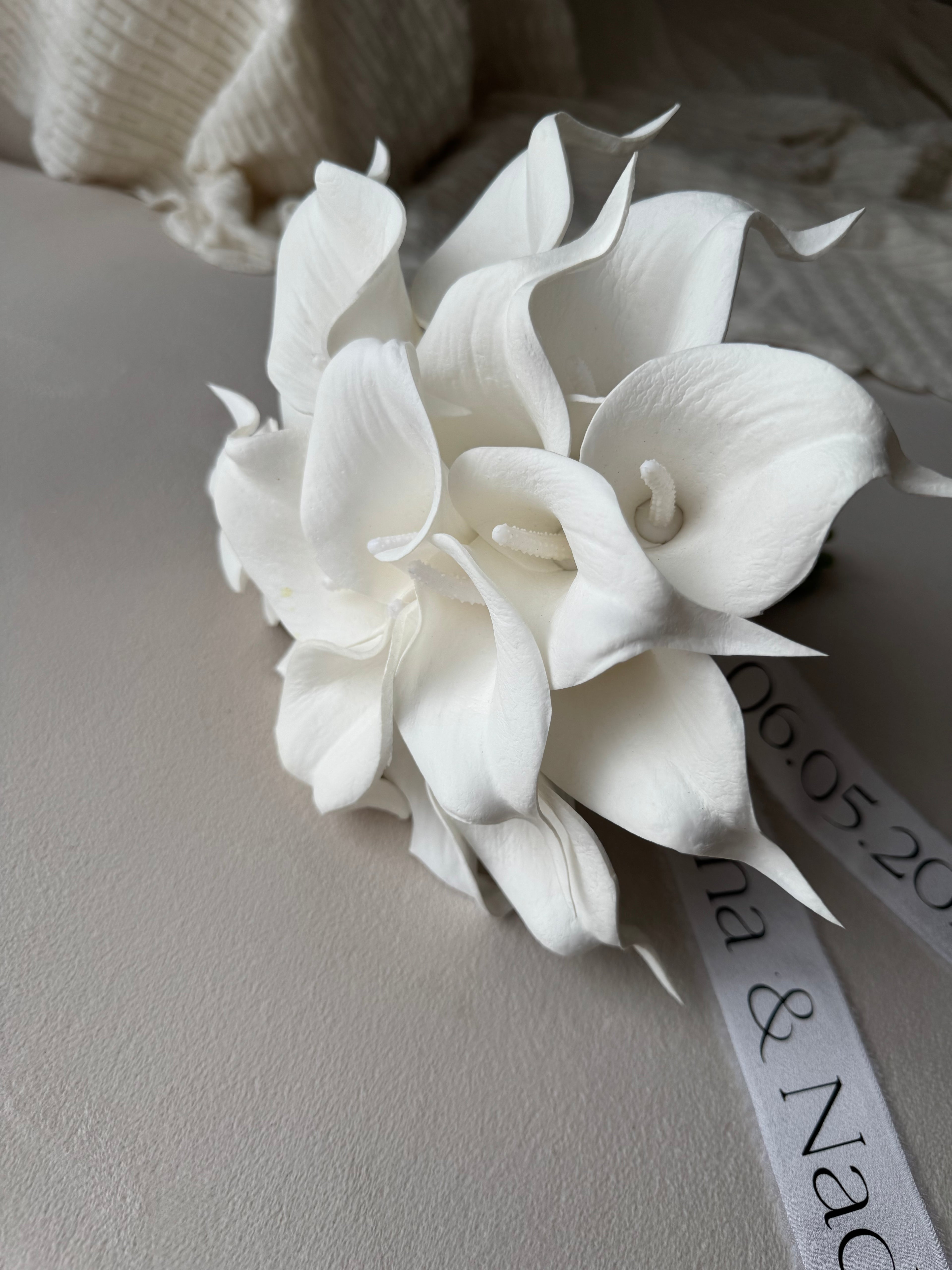 Bouquet KATE - Callas blancs minimalistes
