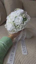 Bouquet DAPHNÉ - Roses blanches perlées